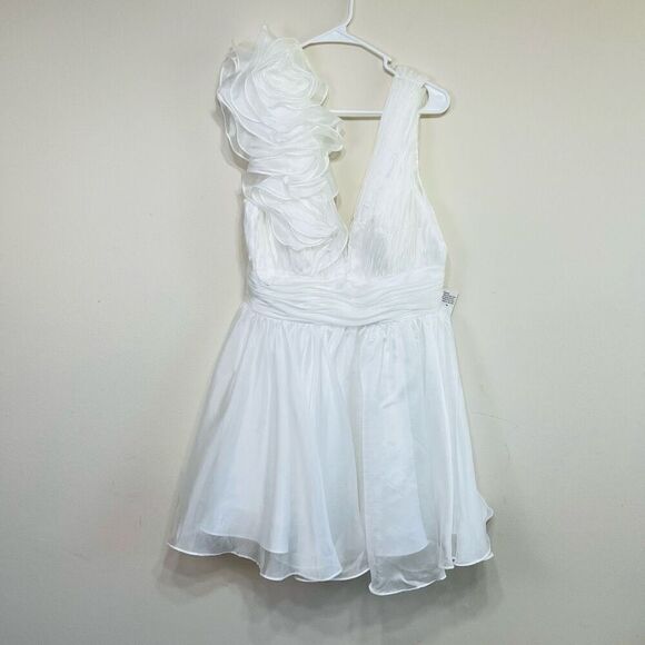 Ieena Mac Duggal 48952D White Ruffled Shoulder Short Dress 10 NEW - Picture 3 of 11